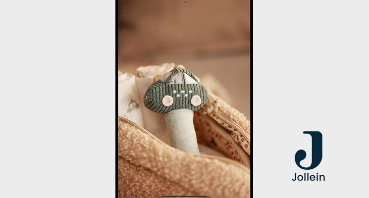 Rassel Spielzeug in Form von einem Auto in der Farbe Cloud Blue von Jollein