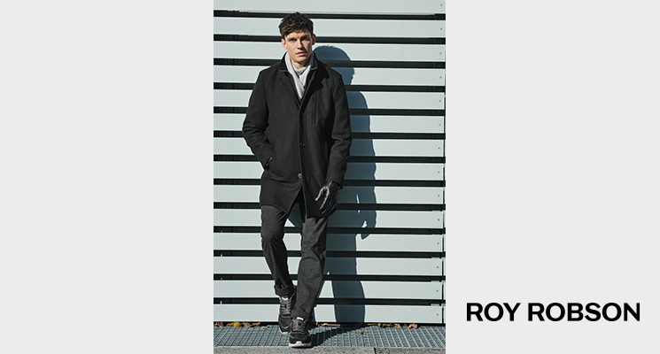 Mann mit dunkler Jacke von Roy Robson