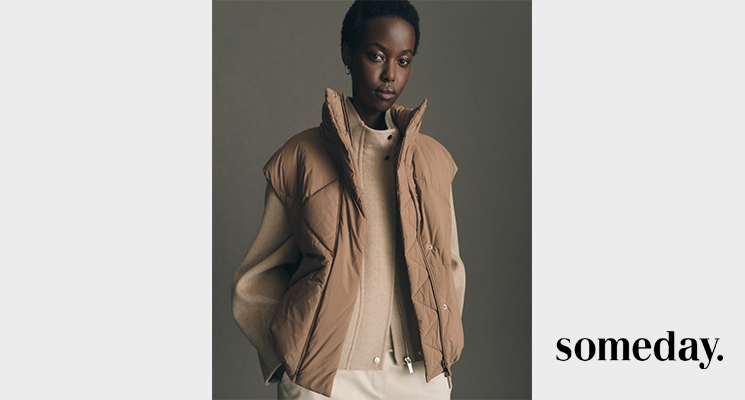 Frau mit beiger somday Weste von someday