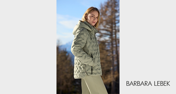 Frau in grüner Jacke von Lebek