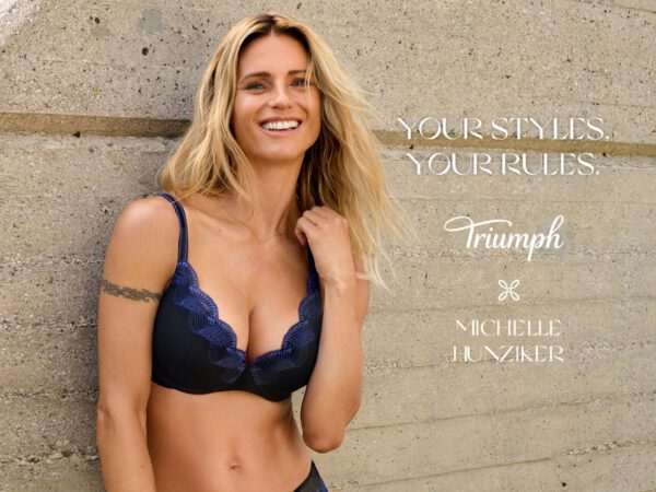 Michele Hunzinger mit blauem BH von Triumph