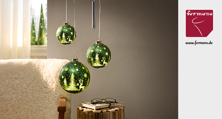 Weihnachtliche grüne Glaskugeln von formano