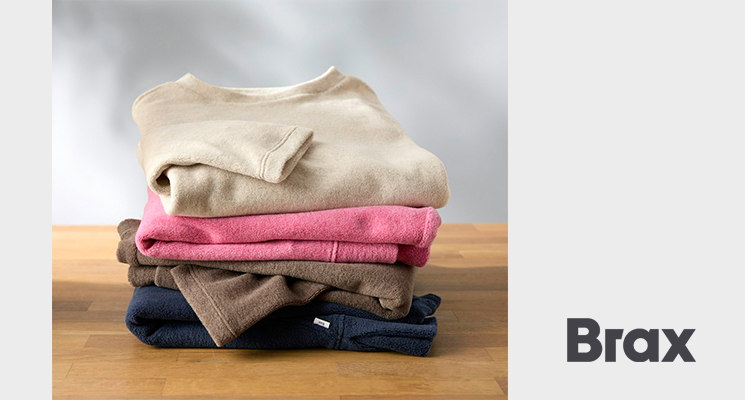 Stapel mit 3 verschiedenfarbigen Pullovern von Brax, Blau, braun, creme und rosa