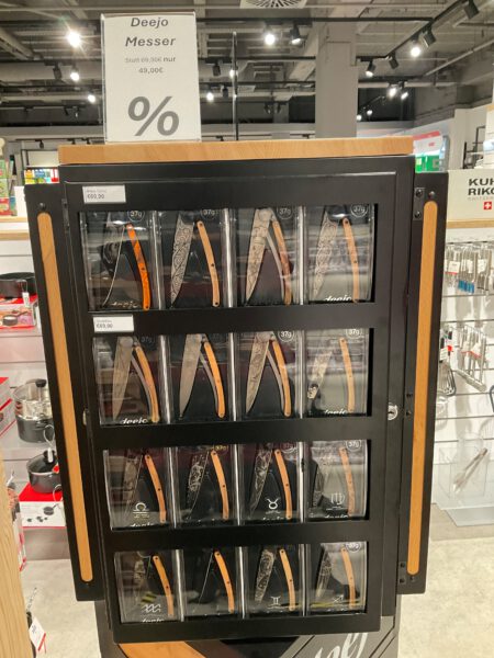 Deejo Küchenmesser mit Lasergravuren als Geschenkidee