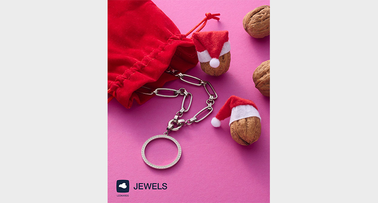 Walnüsse mit nikolausmütze, kette mit Anhänger von Leonardo