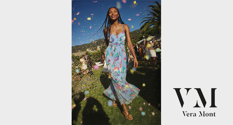 langes Kleid in hellblau mit Blumenmuster von VM Vera Mont