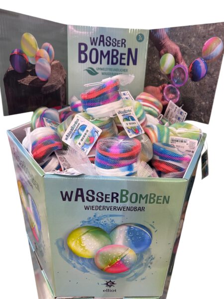 Warenpräsenter mit den neuen wiederverwendbaren Wasserbomben von Elliot in verschiedenen Farben