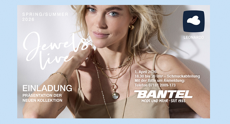 Frau im Spaghettiträgertop mit vielen Ketten um den Hals sowie Armkette und Ohrringe von Leonardo zur Bewerbung der Schmuckpräsentation bei Bantel.