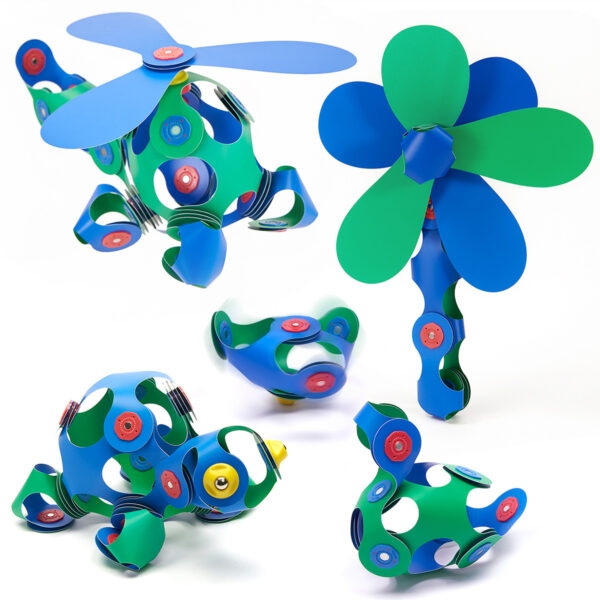 Bunte Clixo Magnetbausteine, mit denen Kinder flexible Formen und Figuren bauen