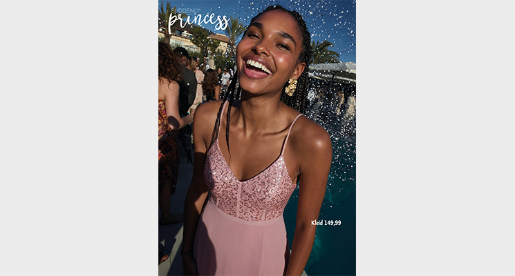 Lachende Frau im rosafarbenen Pailettenkleid von Suddenly Princess