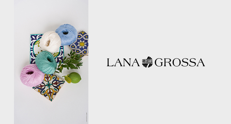 4 Wolleknäuel in rosa, grün, weiß und blau