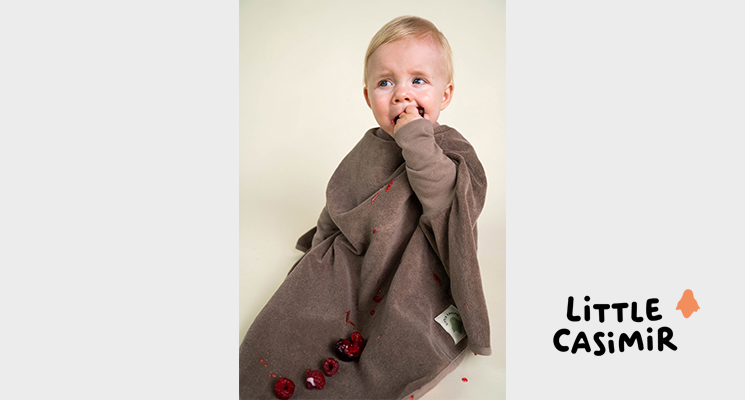 brauner Latz an Kind von Little Casimir