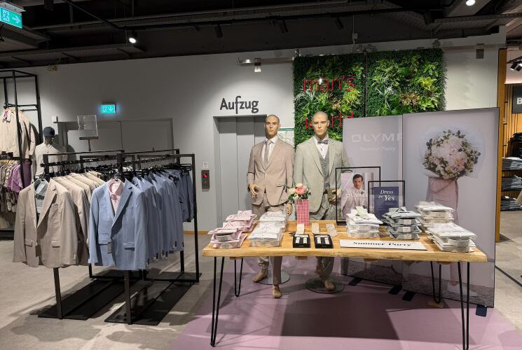 Olymp Dress for Yes Warenpräsentation auf Tisch