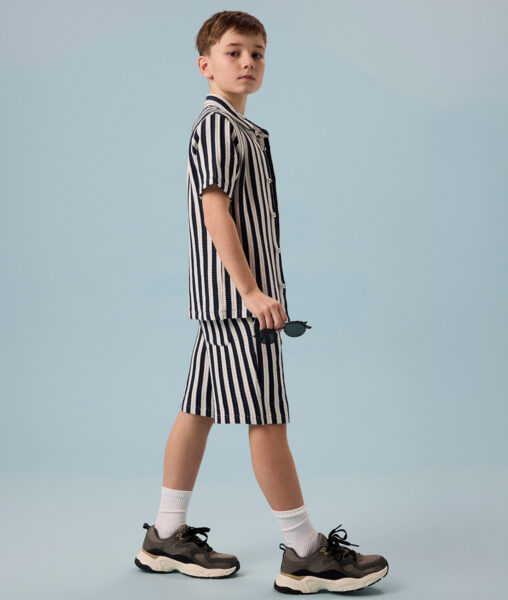 Reduziertes Jungen Hemd name it Gr. 122 – 164 und Jungen Shorts name it Gr. 122 – 164 jeweils in weiß und schwarz gestreift