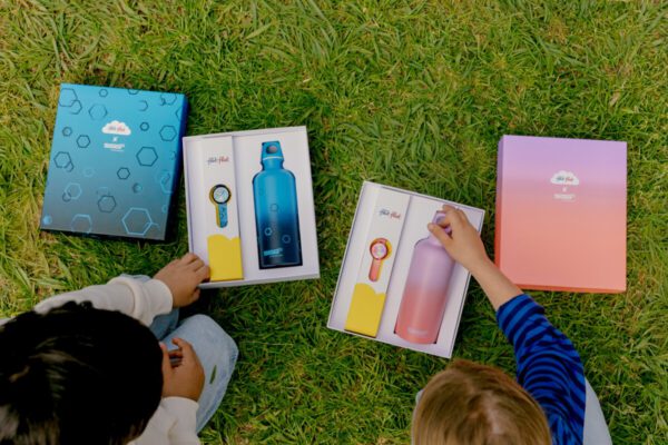 Kollaboration FLIK FLAK x SIGG, jeweils Geschenkbox mit Uhr und passender Trinkflasche für Mädchen oder Jungen